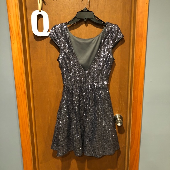 SOLD💵Bee Darlin cocktail dress - Picture 4 of 6
